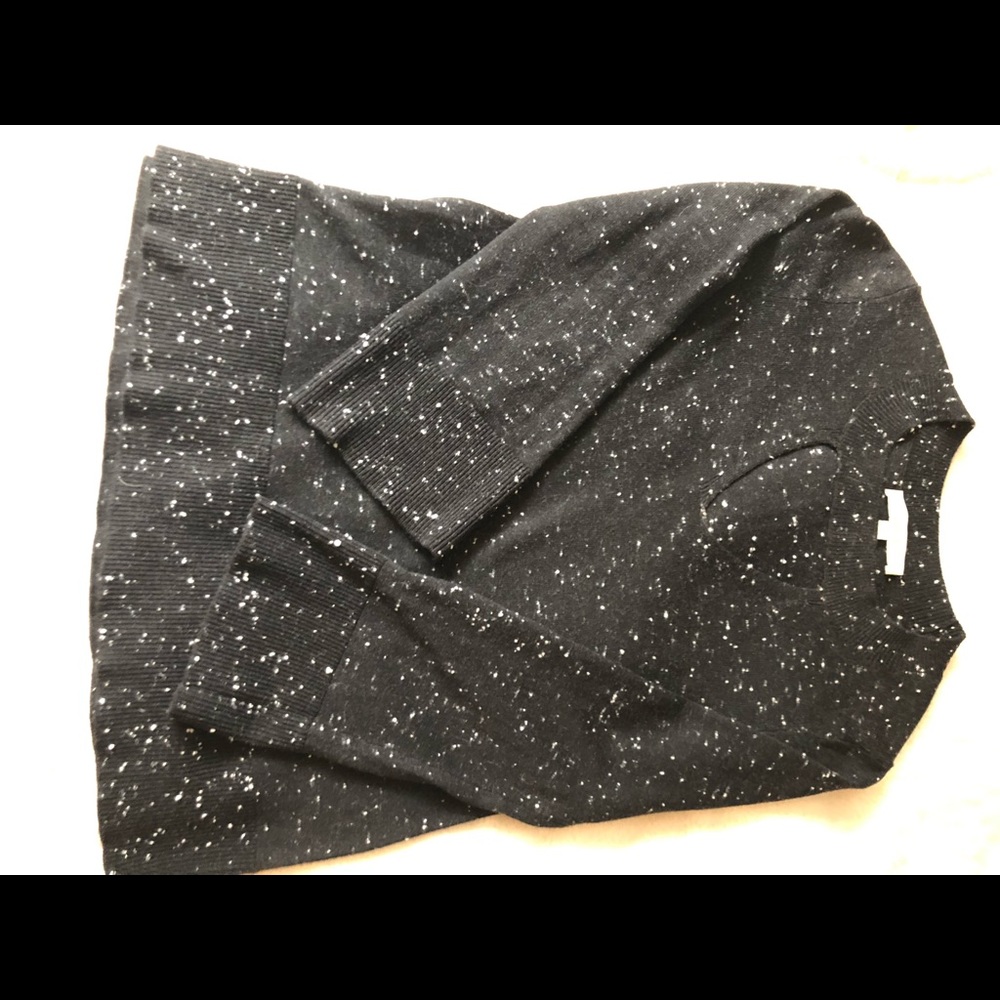 Key hole neck sweater